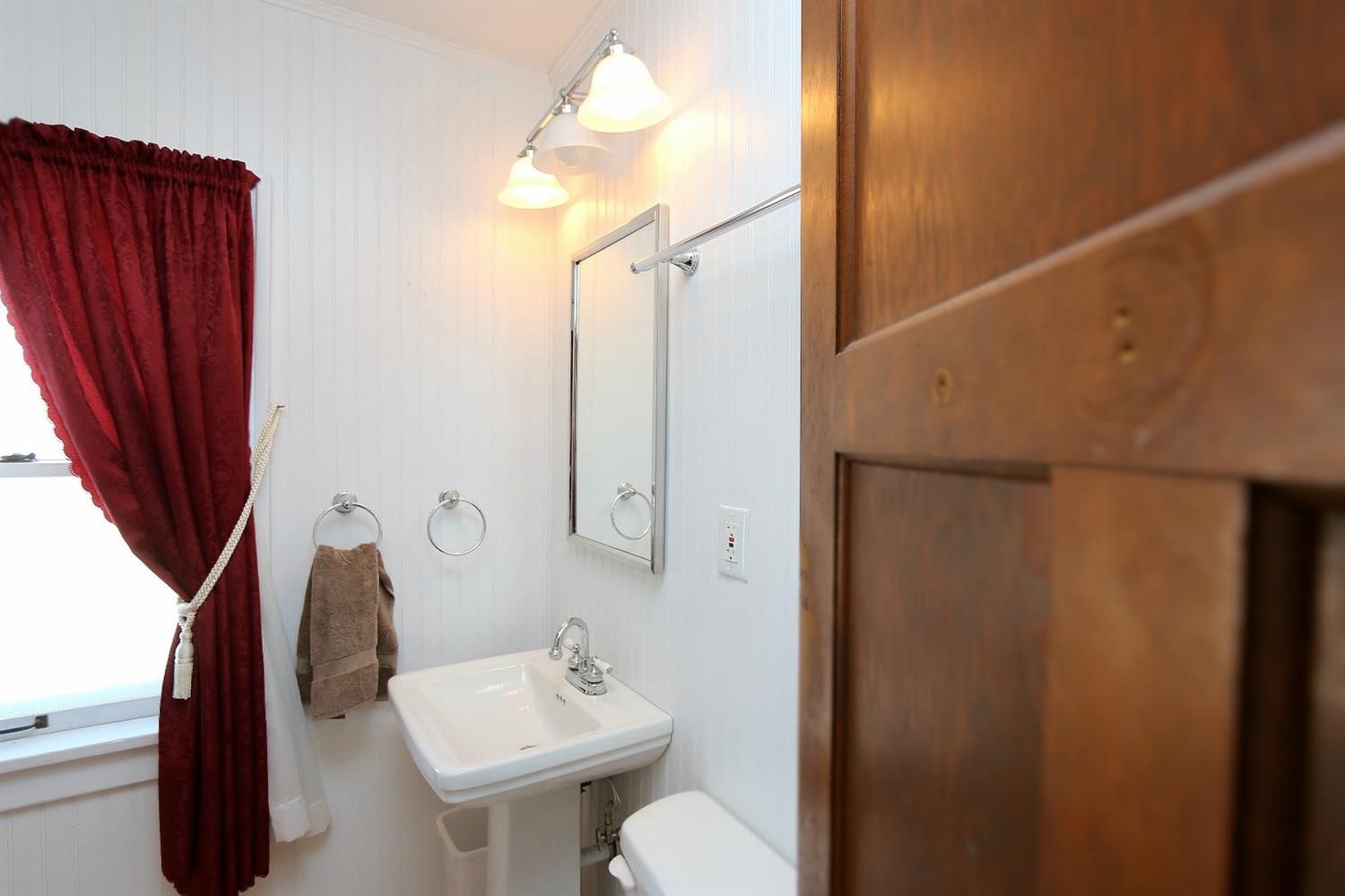 220 Lakeside Dr, Walkerton, IN 46574